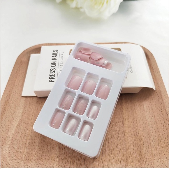 NWT Square Pink Press on Nails - Picture 4 of 4